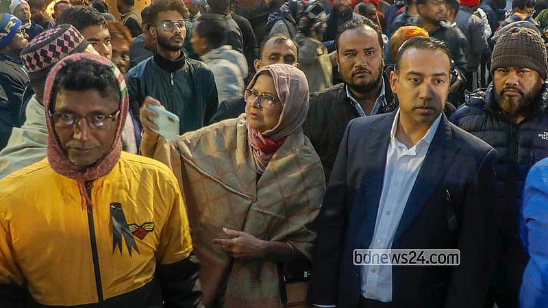 বিএনপি চেয়ারপারসন খালেদা জিয়ার মৃত্যুর পর মঙ্গলবার গুলশানে চেয়ারপারসনের রাজনৈতিক কার্যালয়ের সামনে যান বিএনপি নেতা ও বাংলাদেশ ফুটবল ফেডারেশনের সভাপতি তাবিথ আউয়াল