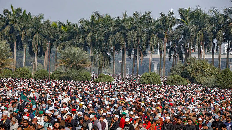 সাবেক প্রধানমন্ত্রী ও বিএনপি চেয়ারপার্সন খালেদা জিয়ার জানাজায় বুধবার শরিক হয় লাখো মানুষ