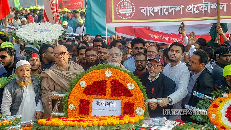 বিজয় দিবসে মঙ্গলবার সকালে সাভারের জাতীয় স্মৃতিসৌধে শ্রদ্ধা নিবেদন করেন বুয়েটের উপাচার্য অধ্যাপক আবু বোরহান মোহাম্মদ বদরুজ্জামান