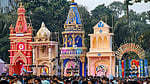 সরস্বতী পূজা ঘিরে ঢাকা বিশ্ববিদ্যালয়ের জগন্নাথ হলে শুক্রবার বেলা বাড়ার সঙ্গে সঙ্গে মানুষের ভিড় বাড়তে থাকে