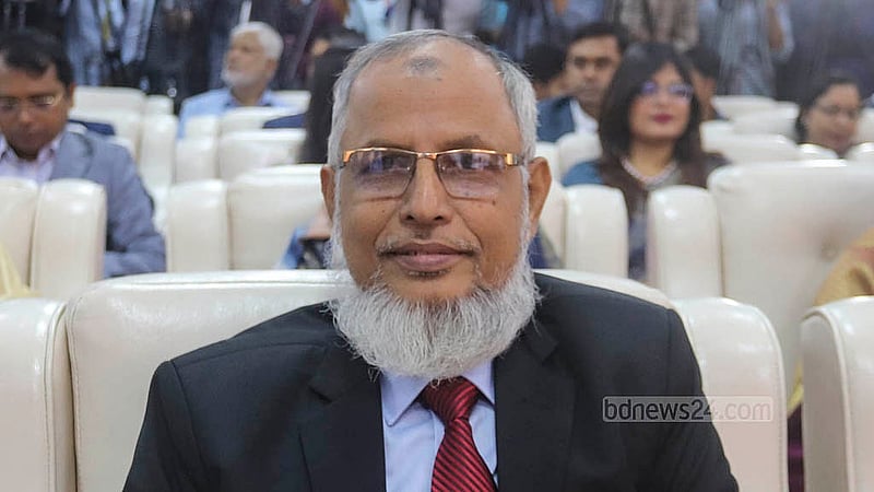 সুপ্রিম কোর্ট জাজেজ লাউঞ্জে রোববার নতুন নির্বাচন কমিশনের শপথ অনুষ্ঠানে নির্বাচন কমিশনার আনোয়ারুল ইসলাম সরকার। ছবি: আব্দুল্লাহ আল মমীন