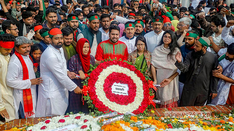 বিজয় দিবসে মঙ্গলবার সাভারের জাতীয় স্মৃতিসৌধে শ্রদ্ধা নিবেদন করে এনসিপি