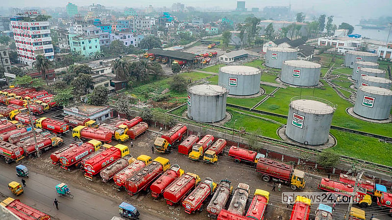 দেশে জ্বালানি তেল নিয়ে উদ্ভূত পরিস্থিতিতে তেল ডিপোগুলোর নিরাপত্তা নিশ্চিত করতে সেনা মোতায়েনের প্রস্তাব দিয়েছে বাংলাদেশ পেট্রোলিয়াম করপোরেশন (বিপিসি)