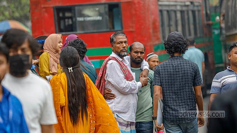শাহবাগ এলাকায় রয়েছে কয়েকটি বড় হাসপাতাল। প্রতিদিন লাখো মানুষের যাতায়াত সেখানে। কিন্তু হুটহাট আন্দোলনের কারণে এসব মানুষকে বিপাকে পড়তে হয়। ছবি: মাহমুদ জামান অভি