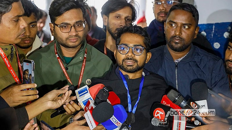 জকসু নির্বাচনে নিজের ভোট দিয়ে সাংবাদিকদের সঙ্গে কথা বলেন ছাত্রদল-ছাত্র অধিকার পরিষদ সমর্থিত 'ঐক্যবদ্ধ নির্ভীক জবিয়ান' প্যানেলের ভিপি প্রার্থী মো রাকিব