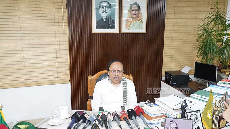 রাজশাহী সিটি কর্পোরেশনের মেয়র এএইচএম খায়রুজ্জামান লিটন নগর ভবনে মেয়রের দপ্তর কক্ষে জরুরি সংবাদ সম্মেলন করেন। 