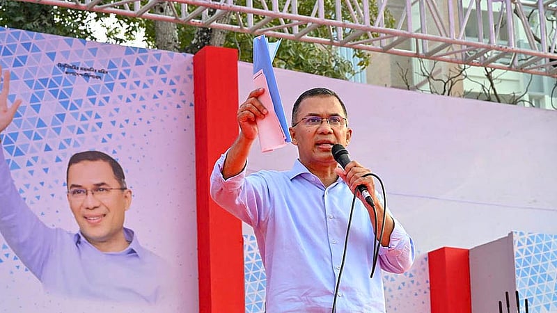 ফরিদপুরের সরকারি রাজেন্দ্র কলেজ মাঠে বুধবার নির্বাচনি জনসভায় বক্তব্য দেন বিএনপির চেয়ারম্যান তারেক রহমান