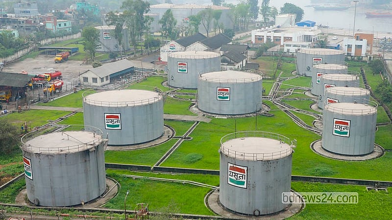 দেশে জ্বালানি তেল নিয়ে উদ্ভূত পরিস্থিতিতে তেল ডিপোগুলোর নিরাপত্তা নিশ্চিত করতে সেনা মোতায়েনের প্রস্তাব দিয়েছে বাংলাদেশ পেট্রোলিয়াম করপোরেশন (বিপিসি)