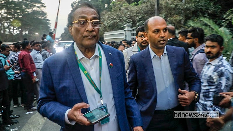 সংসদ ভবনের দক্ষিণ প্লাজায় মন্ত্রিসভার শপথ অনুষ্ঠান শেষে বের হয়ে আসেন নতুন মন্ত্রী ও প্রতিমন্ত্রীরা। ছবি: আব্দুল্লাহ আল মমীন