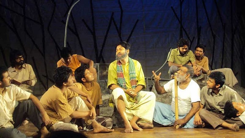 থিয়েটার আর্ট ইউনিট প্রযোজিত 'সময়ের প্রয়োজনে' নাটকের ছবি। ২০০৫ সালে জহির রায়হানের 'সময়ের প্রয়োজনে' গল্প থেকে নাটকটি মঞ্চে আসে।