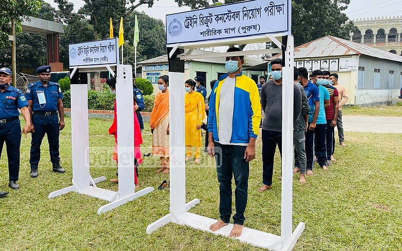 পুলিশে নিয়োগ, পদায়ন, পদোন্নতি, সব কিছু নিয়েই অভিযোগের নেই শেষ। অভিযোগ আছে পদোন্নতি ও পদায়নের সুস্পষ্ট নীতিমালা না থাকায় সরকারের রাজনৈতিক ইচ্ছার প্রকাশ ঘটে এখানে।
