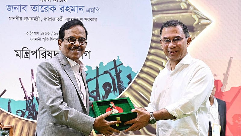 সংস্কৃতিতে অবদানের স্বীকৃতি হিসেবে স্বাধীনতা পুরস্কার পেয়েছেন এ কে এম হানিফ (হানিফ সংকেত)