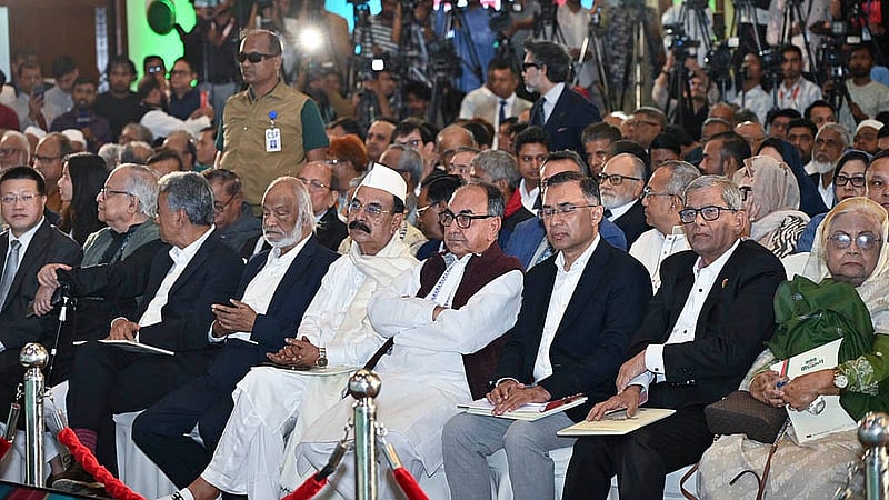ঢাকার হোটেল সোনারগাঁওয়ে শুক্রবার বিএনপির নির্বাচনি ইশতেহার অনুষ্ঠানে অতিথিরা।