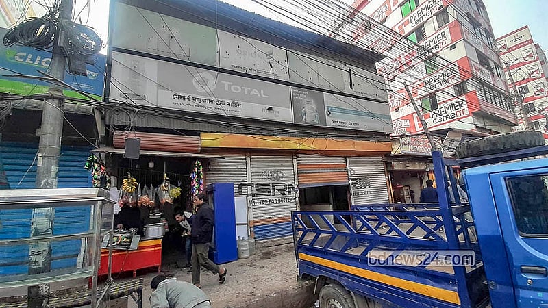 গ্যাস সংকটের জুহাতে অতিরিক্তি দামে সিলিন্ডার বিক্রি করার অভিযোগে বিভিন্ন স্থানে সরকার অভিযান চালানোয় বৃহস্পতিবার গ্যাস বিক্রি বন্ধ রাখে এলপি গ্যাস ব্যবসায়ী সমবায় সমিতি
