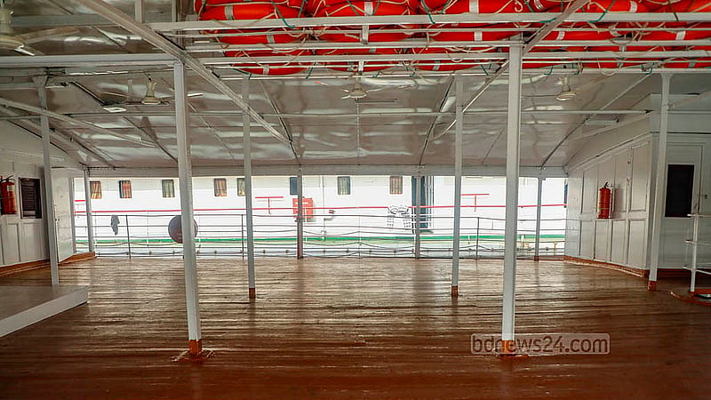 সংস্কারের পর শতবর্ষী প্যাডেল স্টিমার ‘পিএস মাহসুদ’ এ আধুনিক কেবিন, পর্যটকবান্ধব ডেক; নদীতে আবারও ছুটবে স্টিমারটি। ছবি: আব্দুল্লাহ আল মমীন