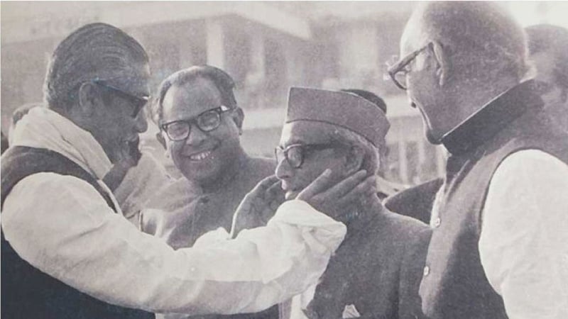 বঙ্গবন্ধুকে হত্যার পর সেই খন্দকার মোশতাকই রাষ্ট্রপতি বনে যান।