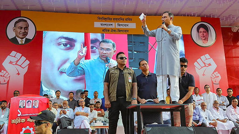 মে দিবসে রাজধানীর নয়া পল্টনে জাতীয়তাবাদী শ্রমিক দলের সমাবেশে বক্তব্য দেন প্রধানমন্ত্রী তারেক রহমান। ছবি: পিএমও