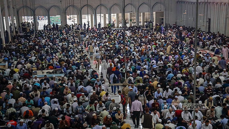 জাতীয় মসজিদ বায়তুল মোকাররমে ইফতার আয়োজন করে ইসলামিক ফাউন্ডেশন, বায়তুল মোকাররম জাতীয় মসজিদ মুসল্লি কমিটি ও তাবলিগ জামাত
