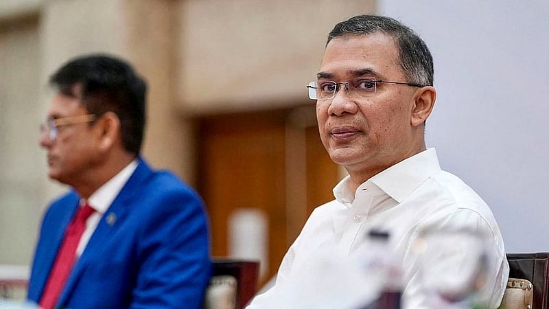 ঢাকা বিশ্ববিদ্যালয়ের সিনেট ভবনে মঙ্গলবার ইউজিসির ‘বাংলাদেশে উচ্চ শিক্ষা রূপান্তর: টেকসই উৎকর্ষতার রোডম্যাপ’ শিরোনামের কর্মশালার উদ্বোধন অনুষ্ঠানে যান প্রধানমন্ত্রী তারেক রহমান। ছবি: পিএমও