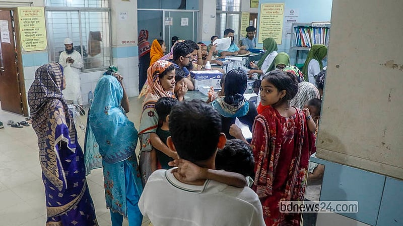 হামের উপসর্গ নিয়ে দেশের বিভিন্ন জেলা থেকে আসা শিশুদের চিকিৎসা চলছে ঢাকার মুগদা মেডিকেল কলেজ হাসপাতালে