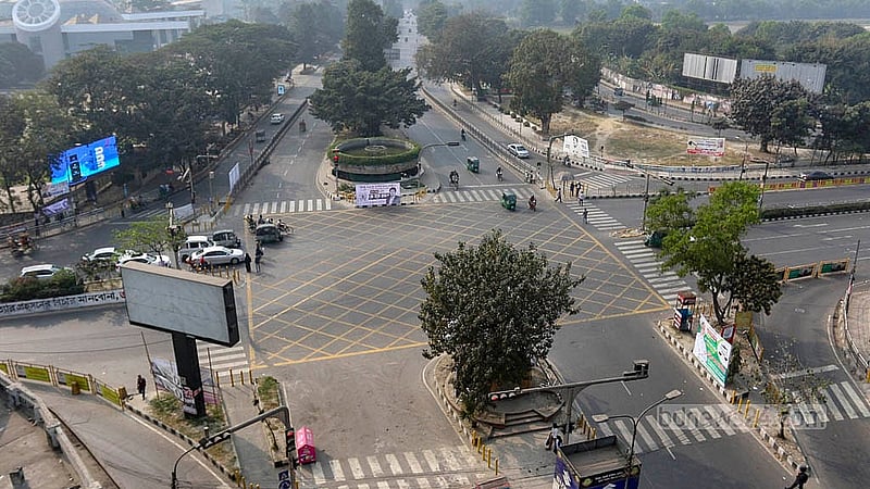 ভোটের ছুটিতে ফাঁকা রাজধানীর বিজয় সরণি এলাকা।