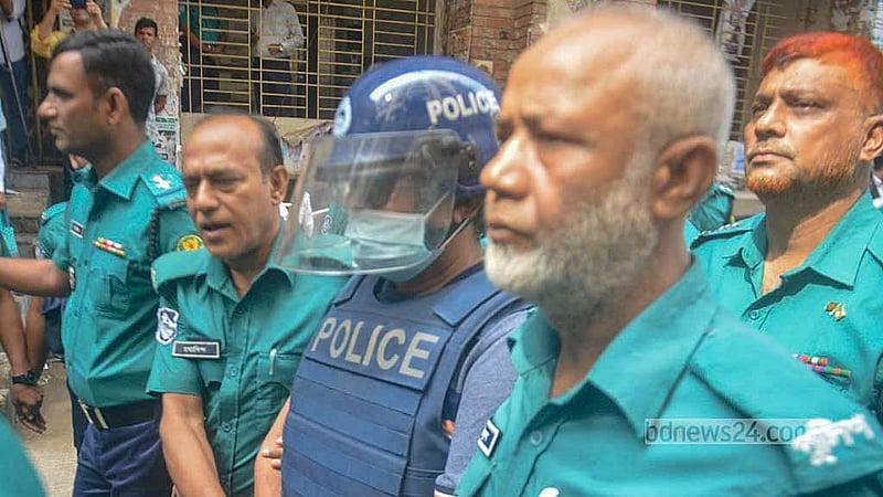 ১৭ সেপ্টেম্বর ২০২৪: জাতীয় প্রেস ক্লাবের সাবেক সাধারণ সম্পাদক ও ভোরের কাগজ সম্পাদক শ্যামল দত্তকে ঢাকার আদালতে হাজির করা হয়। তার আগে ১৬ সেপ্টেম্বর ভারতে পালাতে গিয়ে ময়মনসিংহের ধোবাউড়া সীমান্তে তিনি গ্রেপ্তার হন।