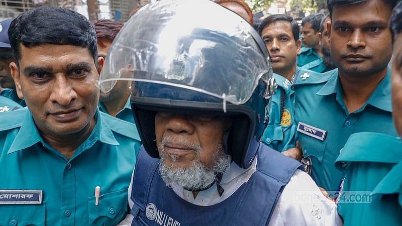 ৭ নভেম্বর ২০২৪: বৈষম্যবিরোধী আন্দোলনে ব্যবসায়ী আব্দুল ওয়াদুদ হত্যা মামলায় আওয়ামী লীগের উপদেষ্টা পরিষদের সদস্য ও সাবেক মন্ত্রী আমির হোসেন আমুকে ঢাকার আদালতে হাজির করা হয়। ছবি: আব্দুল্লাহ আল মমীন