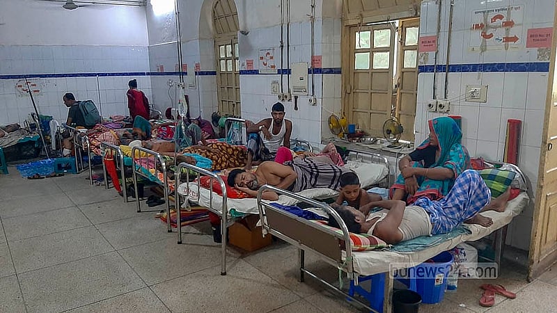 এক দফা দাবিতে মঙ্গলবার ৪ ঘণ্টা কর্মবিরতি পালন করেন নার্সরা। এসময় তাদের সেবা পাননি ঢাকা মেডিকেল কলেজ হাসপাতালের বিভিন্ন ওয়ার্ডে ভর্তি রোগীরা। ছবি: আব্দুল্লাহ আল মমীন