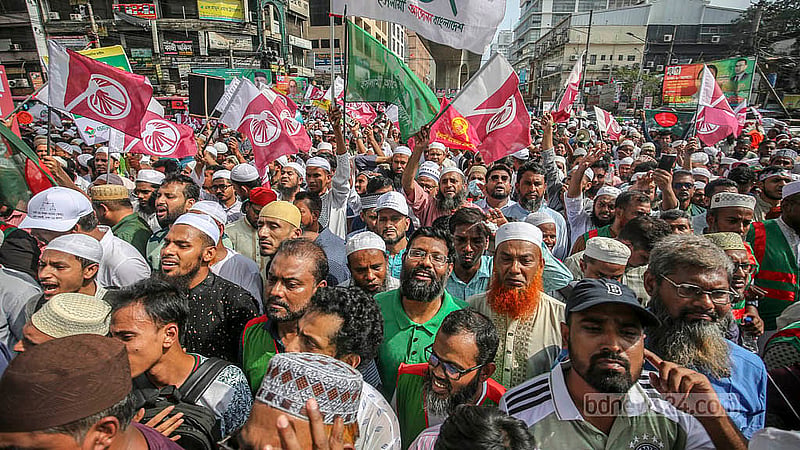 জুলাই জাতীয় সনদ বাস্তবায়নের আদেশ জারি, নভেম্বরে গণভোটসহ পাঁচ দফা দাবিতে বৃহস্পতিবার ঢাকার পল্টন মোড়ে সমাবেশ করে ধর্মভিত্তিক ৮ দল। ছবি: আব্দুল্লাহ আল মমীন
