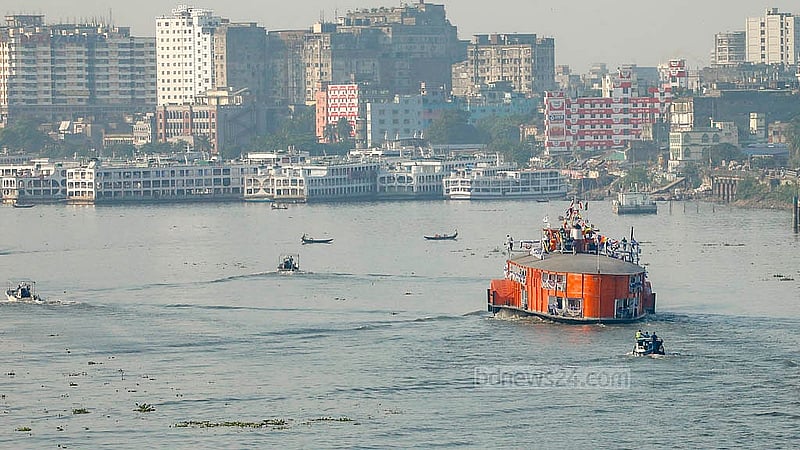 ঐতিহ্যবাহী প্যাডেল স্টিমার পি এস মাহসুদ প্রতি শুক্রবার ঢাকা থেকে বরিশাল এবং শনিবার বরিশাল থেকে ঢাকায় চলাচল করবে। ছবি: আব্দুল্লাহ আল মমীন