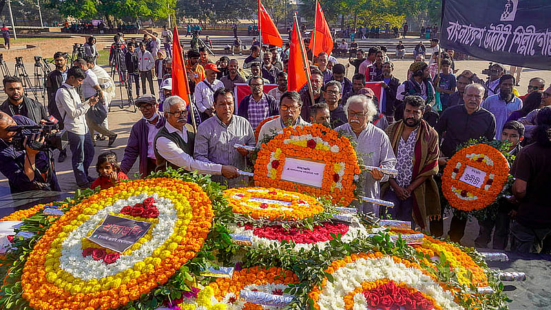 শহীদ বুদ্ধিজীবী দিবসে রায়েরবাজার বধ্যভূমি স্মৃতিসৌধে জাতির সূর্যসন্তানদের শ্রদ্ধা জানান বাংলাদেশের কমিউনিস্ট পার্টির (সিপিবি) নেতারা