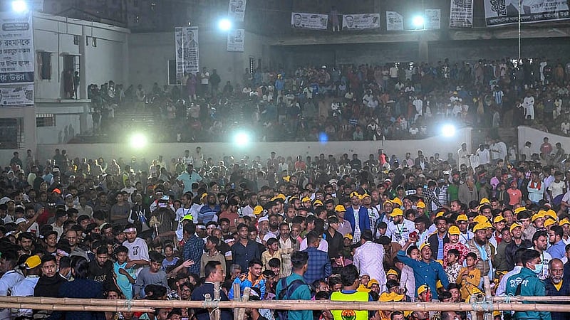 ঢাকা-১৭ আসনে বিএনপির প্রার্থী তারেক রহমানের নির্বাচনি জনসভায় যোগ দিতে শুক্রবার ভাষানটেকের বিআরবি মাঠে জড়ো হন কর্মী-সমর্থকরা। ছবি: বিএনপির মিডিয়া সেল