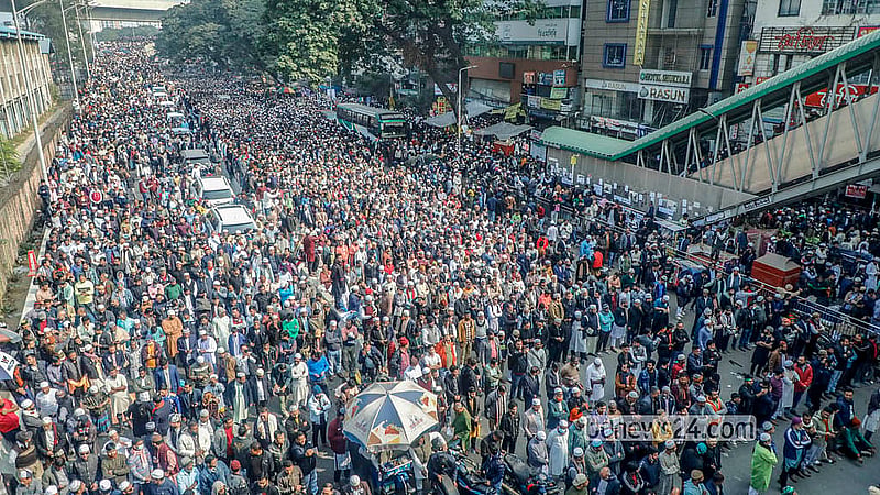 সাবেক প্রধানমন্ত্রী খালেদা জিয়ার জানাজায় অংশ নিতে মানুষের ঢল মানিক মিয়া অ্যাভিনিউ ছাড়িয়ে চলে যায় ফার্মগেট পর্যন্ত