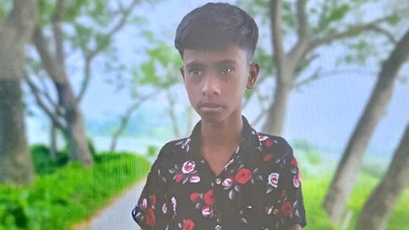 ব্যাটারিচালিত অটোরিকশার চালক মহিন মিয়াজী।