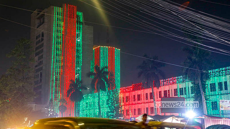 বিজয় দিবস উপলক্ষে প্রতিবারের মতো এবারও আলোকসজ্জা করা হয়েছে সচিবালয়ে
