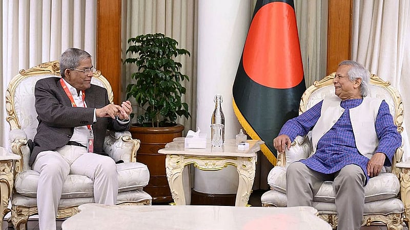 প্রধান উপদেষ্টা মুহাম্মদ ইউনূসের সঙ্গে বৈঠকে বিএনপি মহাসচিব মির্জা ফখরুল ইসলাম আলমগীর।