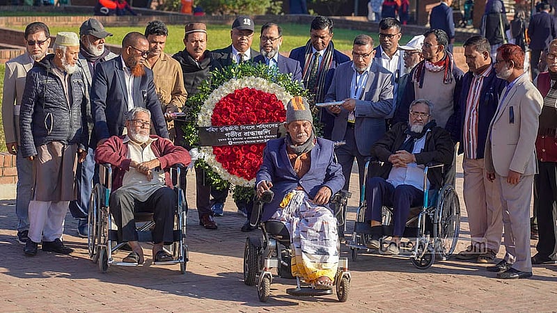 শহীদ বুদ্ধিজীবী দিবসে রায়েরবাজার বধ্যভূমি স্মৃতিসৌধে শ্রদ্ধা নিবেদন করে বাংলাদেশ মুক্তিযোদ্ধা কল্যাণ ট্রাস্ট