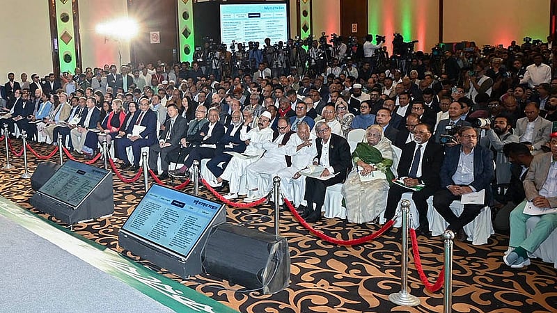 ঢাকার হোটেল সোনারগাঁওয়ে শুক্রবার বিএনপির নির্বাচনি ইশতেহার অনুষ্ঠানে অতিথিরা।