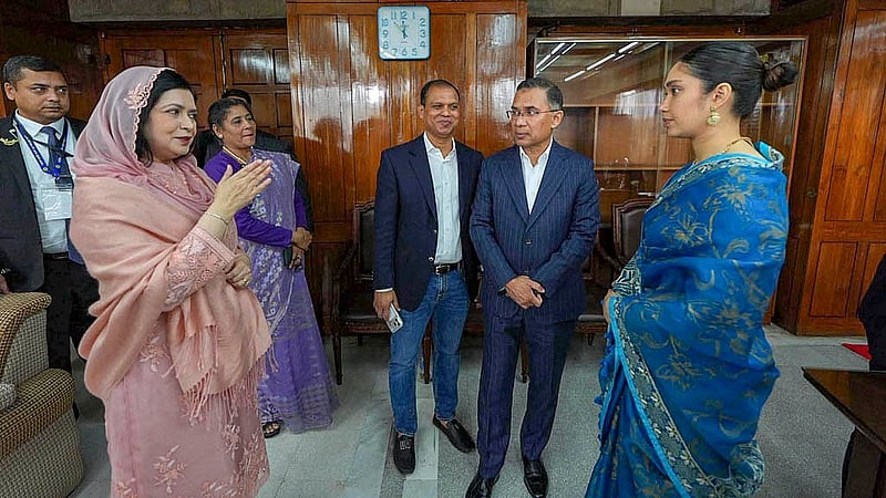 জাতীয় সংসদ ভবনে বিএনপির নবনির্বাচিত সদস্যদের শপথ অনুষ্ঠানে বিএনপি চেয়ারম্যান তারেক রহমানের স্ত্রী জুবাইদা রহমান ও মেয়ে জাইমা রহমান