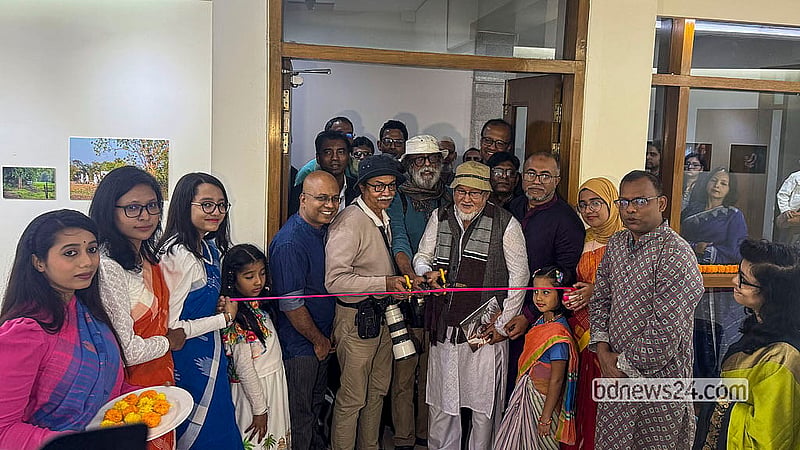 বিশ্বসাহিত্য  কেন্দ্রের চিত্রশালায় শুক্রবার ‘মণিপুরী: এন এথনিক কমিউনিটি অব বাংলাদেশ’ শীর্ষক প্রদর্শনী উদ্বোধন করা হয়। মণিপুরীদের জীবনধারার মাধ্যমে সাজানো হয়েছে এ প্রদর্শনী