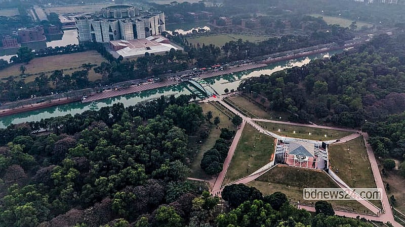 পাখির চোখে সাবেক রাষ্ট্রপতি জিয়াউর রহমান ও সাবেক প্রধানমন্ত্রী খালেদা জিয়ার সমাধিসৌধ