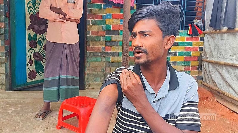 মুক্তিপণ দিয়ে ফিরে আসা টেকনাফের জাদিমোড়ার বাসিন্দা সাইফুল ইসলাম।