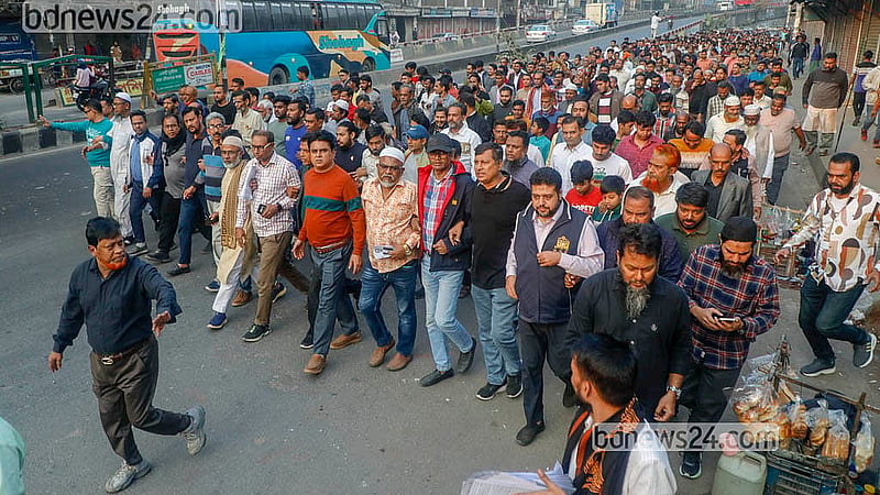 সংসদ নির্বাচনের প্রচার শুরুর প্রথম দিন বৃহস্পতিবার রাজধানীর শাহজাহানপুর এলাকায় মিছিল করেন ঢাকা-৮ আসনে বিএনপির প্রার্থী মির্জা আব্বাসের সমর্থকরা