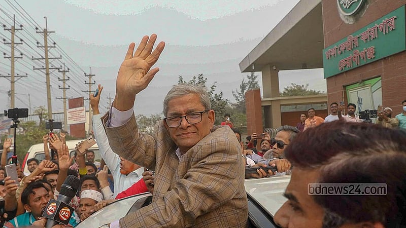 ১৫ ফেব্রুয়ারি ২০২৪: ঢাকায় বিএনপির মহাসমাবেশ ঘিরে সংঘর্ষের মামলায় গ্রেপ্তার হয়ে সাড়ে তিন মাস কারাগারে কাটানোর পর সেদিন বিকালে ঢাকার কেরাণীগঞ্জের কেন্দ্রীয় কারাগার থেকে জামিনে মুক্তি পান দলটির মহাসচিব মির্জা ফখরুল ইসলাম আলমগীর।