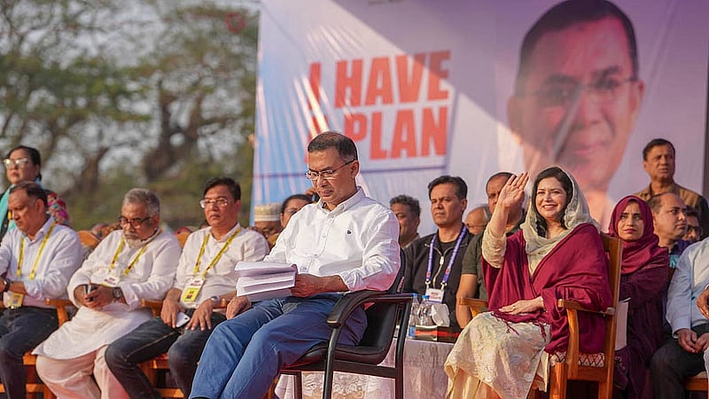 ময়মনসিংহ সার্কিট হাউজ মাঠে মঙ্গলবার নির্বাচনি জনসভায় যোগ দেন বিএনপির চেয়ারম্যান তারেক রহমান। সঙ্গে তার স্ত্রী জুবাইদা রহমানও ছিলেন