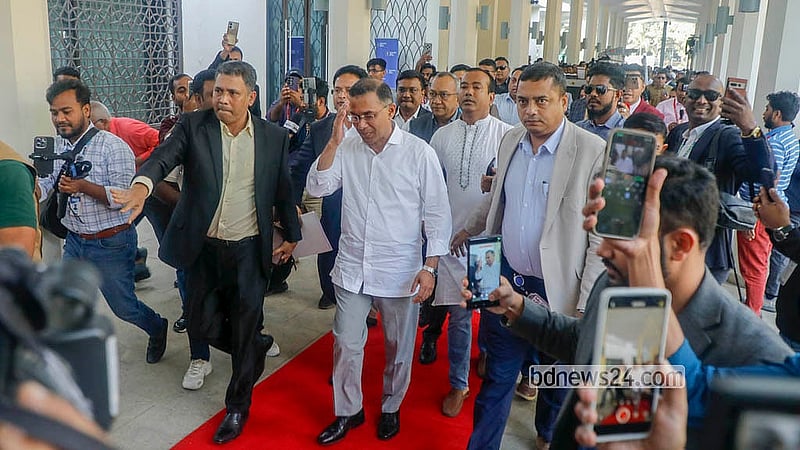 নির্বাচনে বিএনপি নিরঙ্কুশ জয় লাভ করার পর শনিবার ঢাকার হোটেল ইন্টারকন্টিনেন্টালে সংবাদ সম্মেলনে আসেন দলের চেয়ারম্যান তারেক রহমান। ছবি: আব্দুল্লাহ আল মমীন