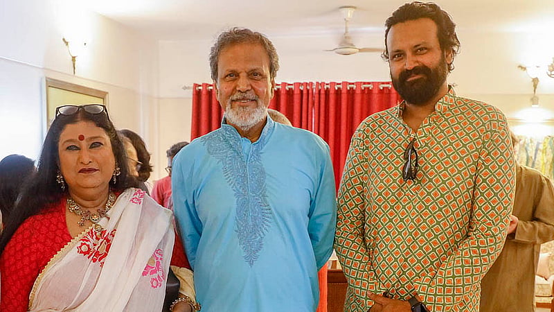 বিডিনিউজ টোয়েন্টিফোর ডটকমের বর্ষবরণ অনুষ্ঠানে অভিনয়শিল্পী দম্পতি তারিক আনাম খান ও নিমা রহমানের সঙ্গে তাদের ছেলে আরিক আনাম খান।