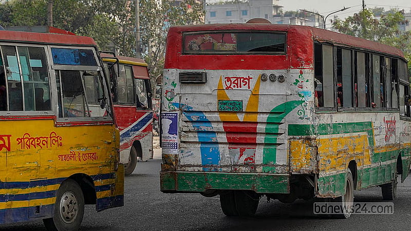 রাজধানীর বিভিন্ন সড়কে চলাচল করছে ফিটনেসবিহীন বাস