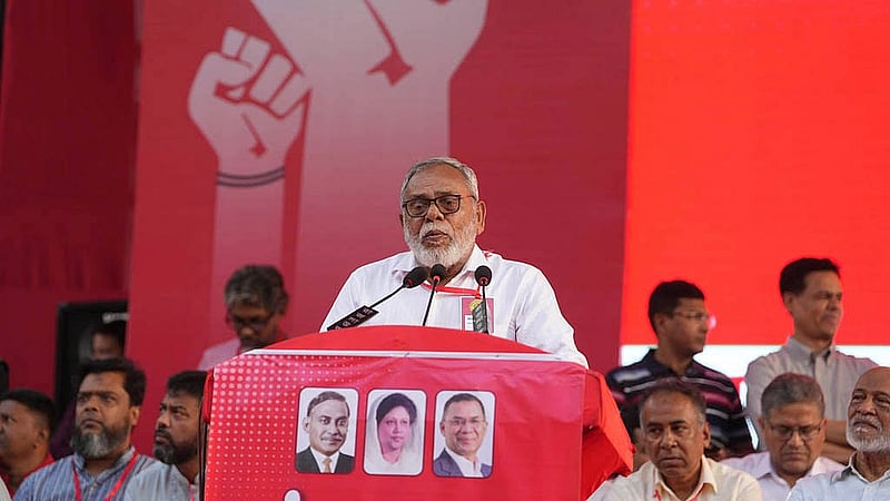 মে দিবসে রাজধানীর নয়া পল্টনে সমাবেশে সভাপতিত্ব করেন জাতীয়তাবাদী শ্রমিক দলের সভাপতি আনোয়ার হোসেন।  ছবি: পিএমও