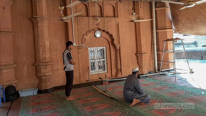 পুরাকীর্তি হিসেবে প্রত্নতত্ত্ব অধিদপ্তরের নিয়ন্ত্রণে থাকা খান মোহাম্মাদ মৃধা মসজিদটিতে এখন নামাজ হয়